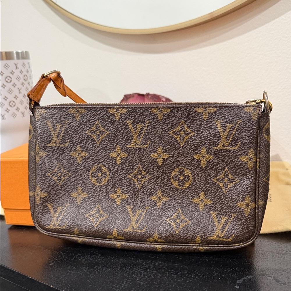 Louis Vuitton pochette